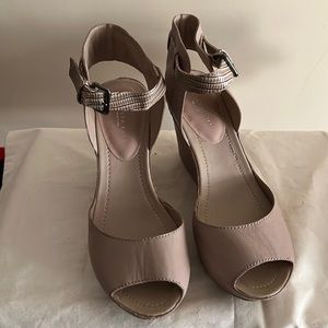 Genuine leather Kennth cole soft wedge sandals size ladies 10